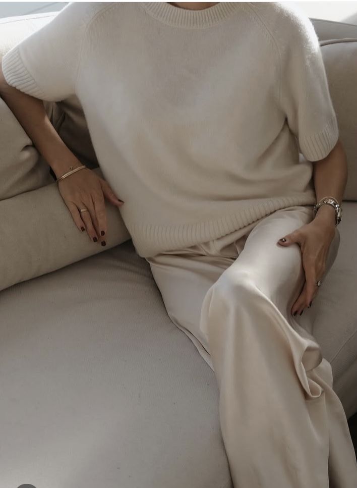 Relaxing gifts for mom collection featuring luxury candles and pampering gifts for Mother's Day