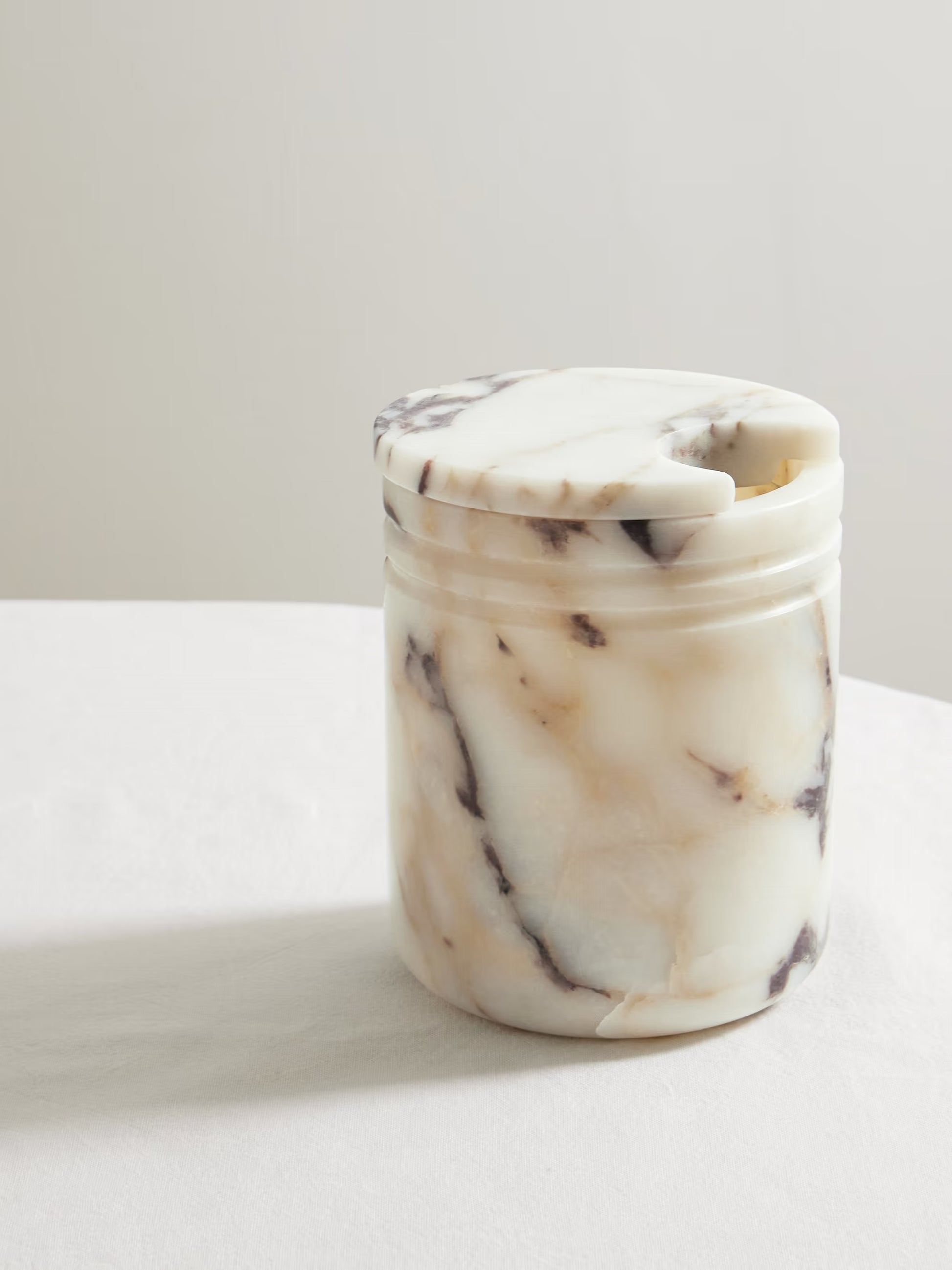 Soho Home Palazzo ice bucket hand-carved from Italian marble with curved mid-century edges